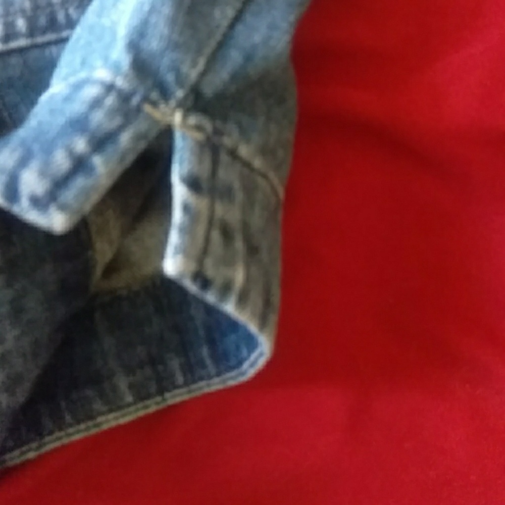 Old navy Jean shorts size 10 with pockets and slit - Picture 4 of 7